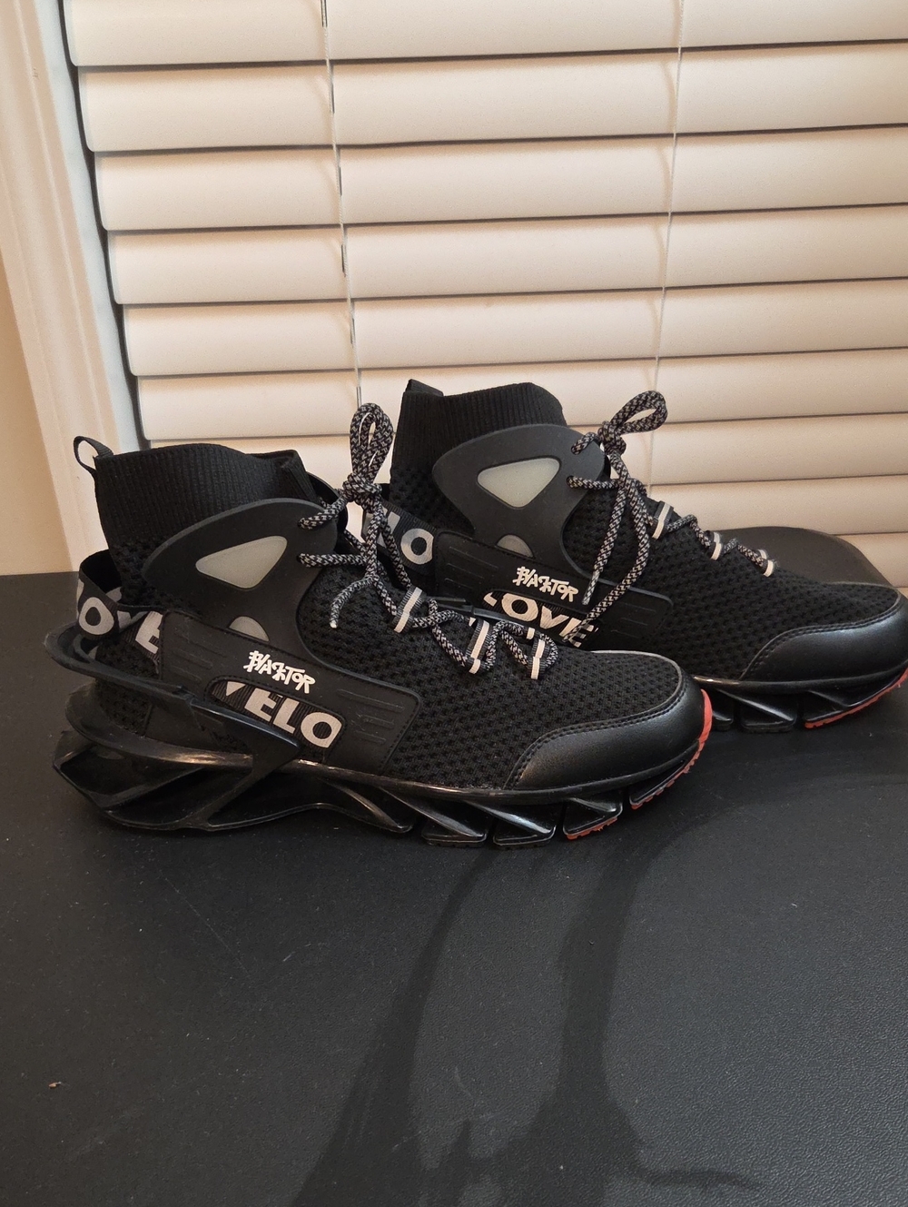 Source Unknown Black Athletic High-Top Sneakers with Red Accents